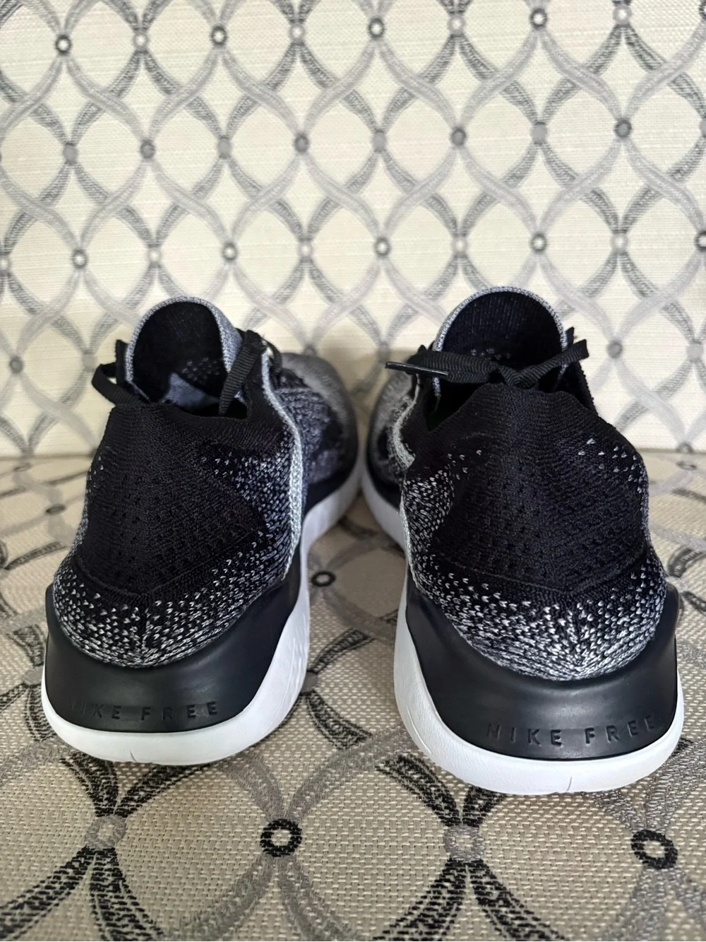 Mens 8 Nike Free RN Flyknit White Black Oreo Running Shoes Sneakers 942838-101